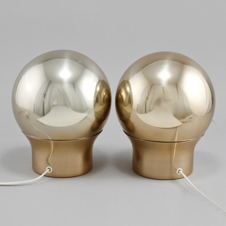 VÄGGLAMPOR, ett par, "typ klot 3", Hemi, 1970-tal.