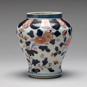 An imari vase, Japan, 18th Century.