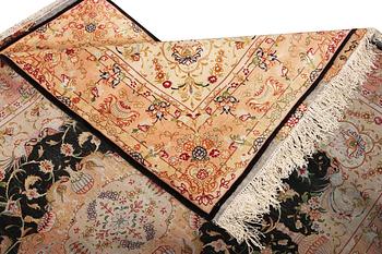 A Tabriz rug, a. 210 x 147 cm.