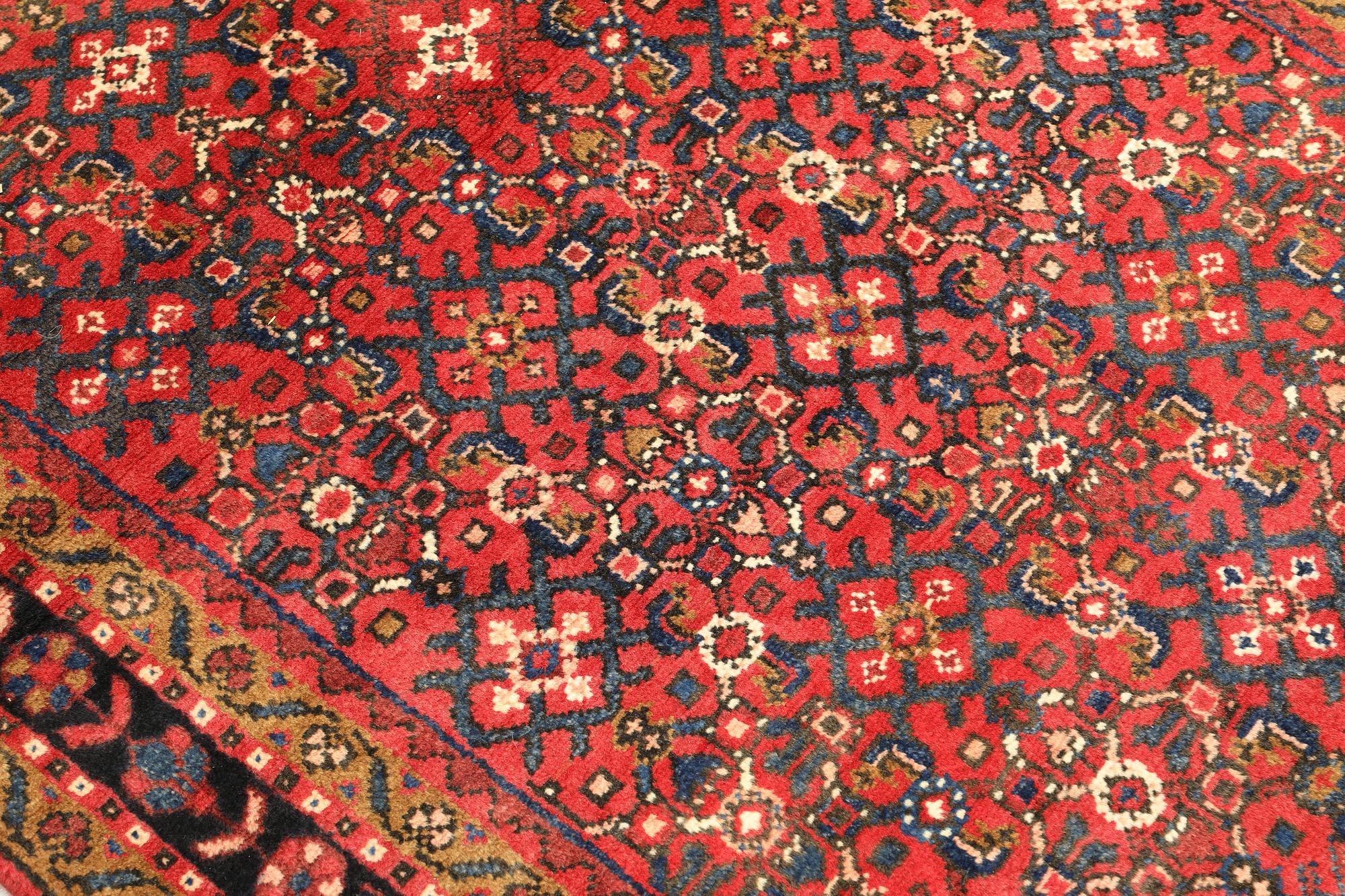 A Hamadan runner, approx. 425 x 108 cm.