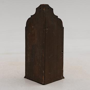 HÄNGHÖRNSKÅP, allmoge, 1800-talets första hälft.