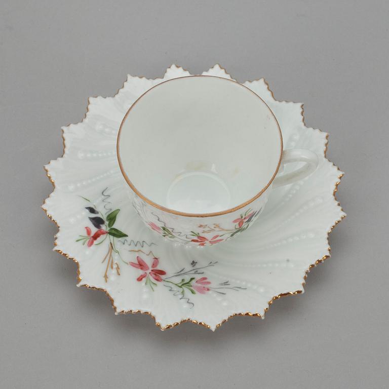 KAFFEKOPP MED FAT, porslin, Kuznetsov, Dulevo-fabriken, Ryssland 1864-1889.