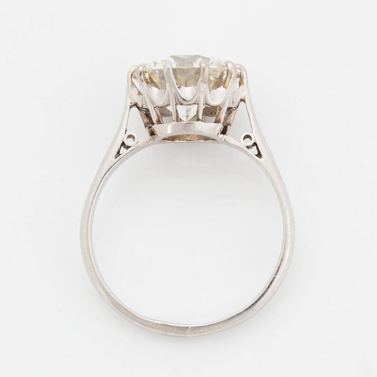 A platinum ring set with an old-cut diamond ca 3.30 cts quality ca J/K vs.