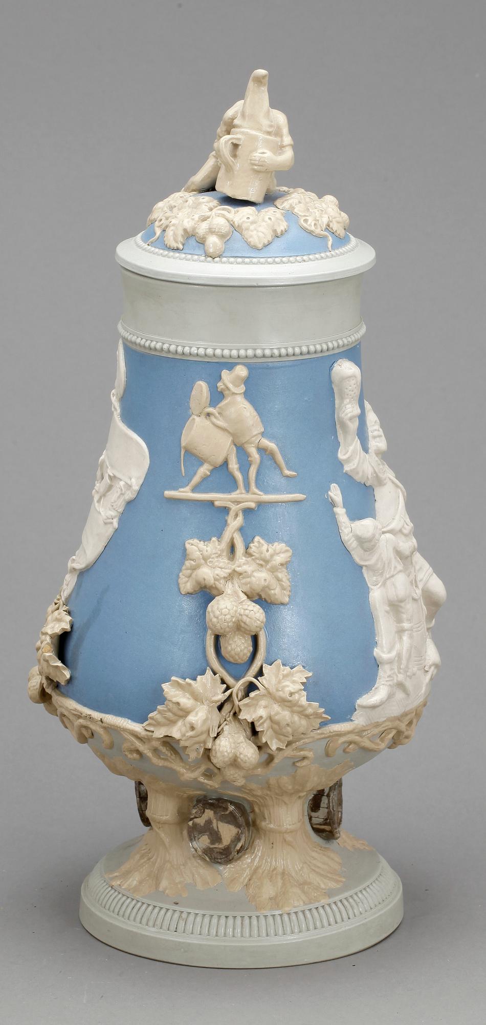 KRUS MED LOCK, keramik, Willeroy & Boch, omkring sekelskiftet 1900.