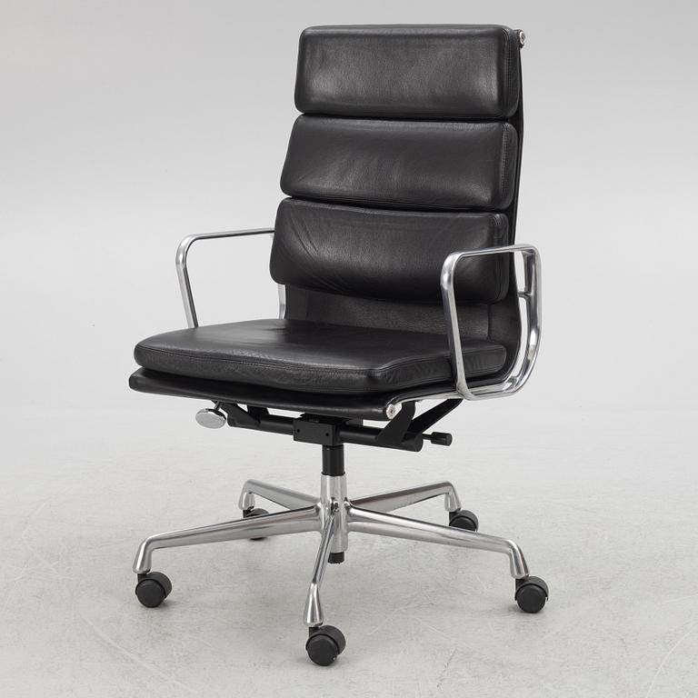 Charles & Ray Eames, a "Soft Pad Chair EA 219" swivel chair, Vitra, 21st century.