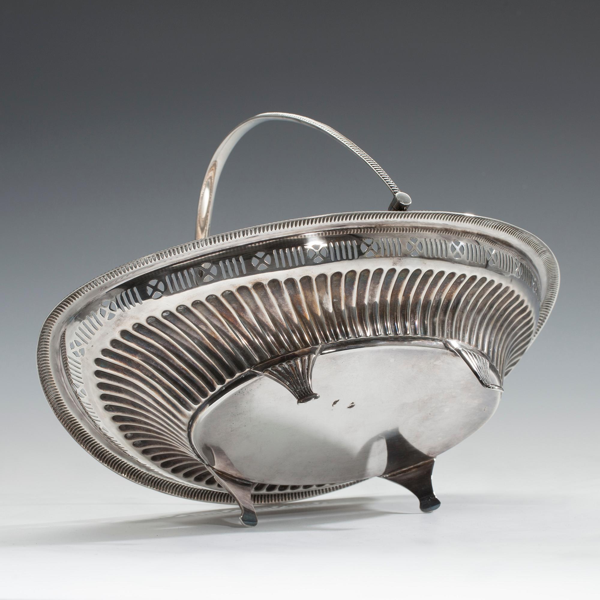 BRÖDKORG, silver, Sheffield, Englanti, 1895. Vikt 470 g.