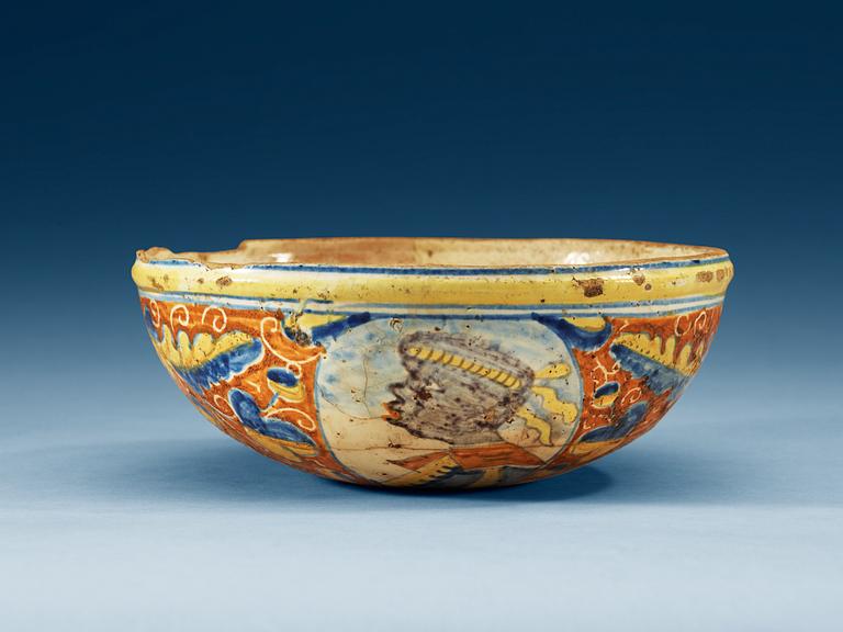An Italian maiolica bowl, 17th Century.