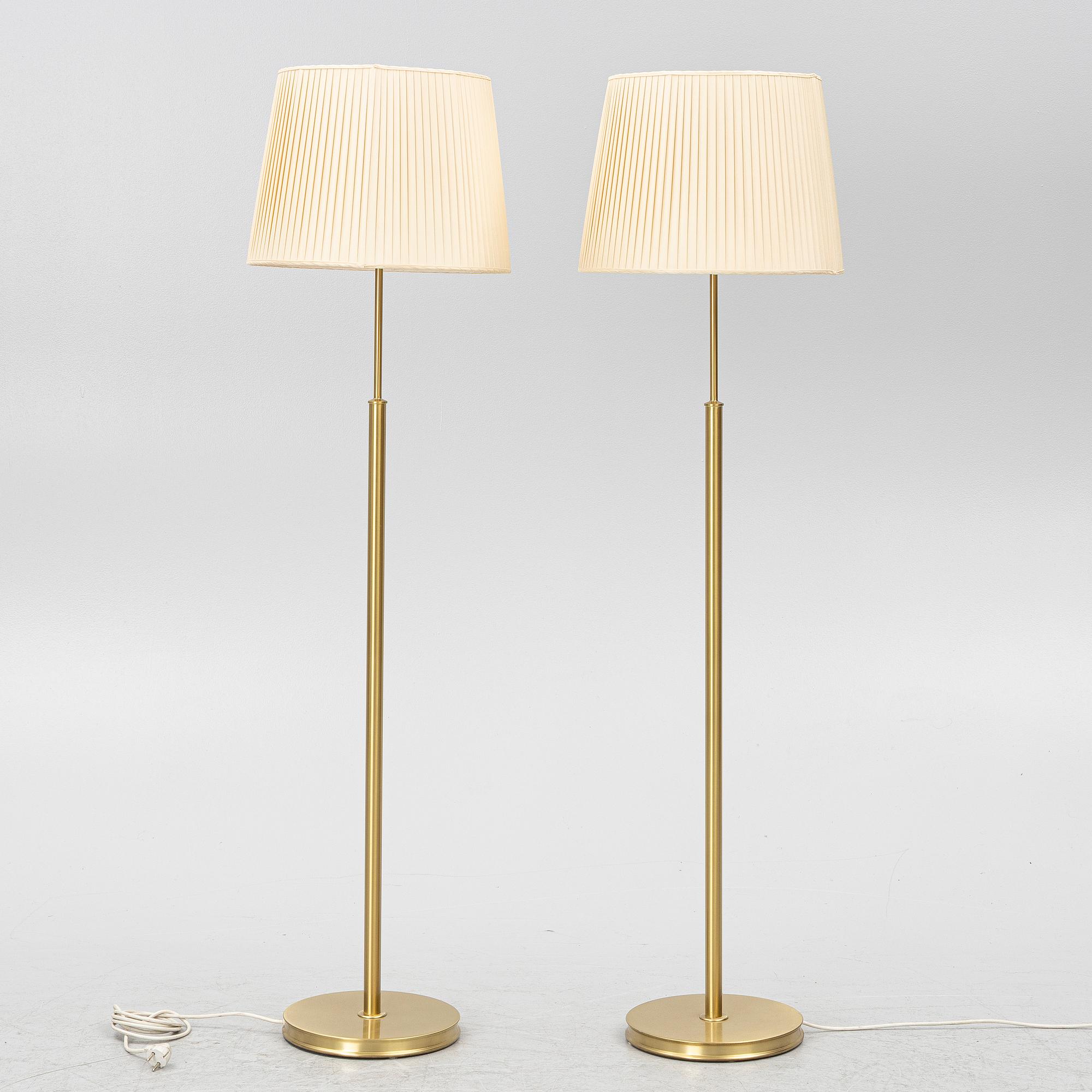 Josef Frank, golvlampor, ett par, modell G2148, Firma Svenskt Tenn.