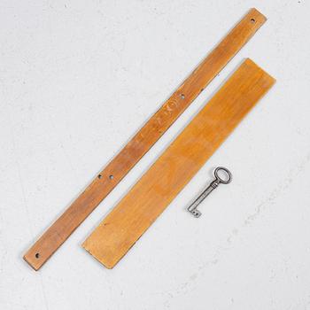 Vitrinskåp, 1800-talets mitt.