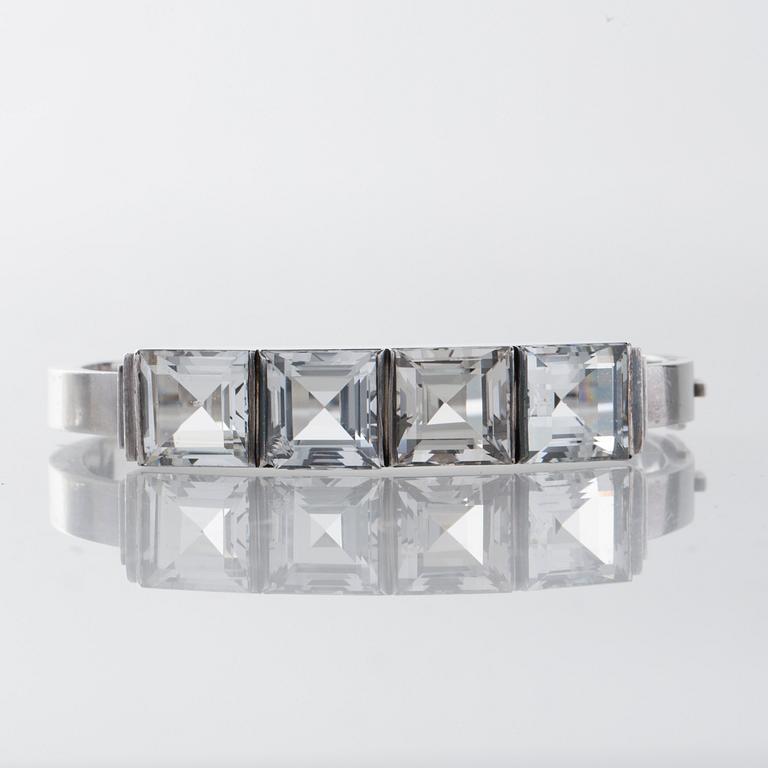 ARMRING, Wiwen Nilsson, Lund, 1947. Sterlingsilver med bergkristaller.