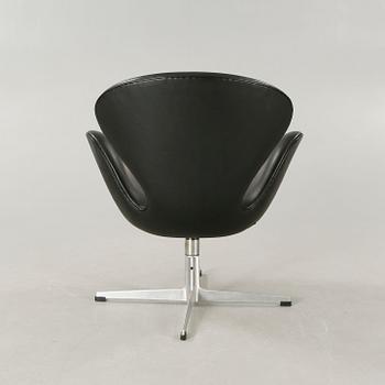 ARNE JACOBSEN, fåtölj, "Svanen", Fritz Hansen, Danmark, 1960-tal.