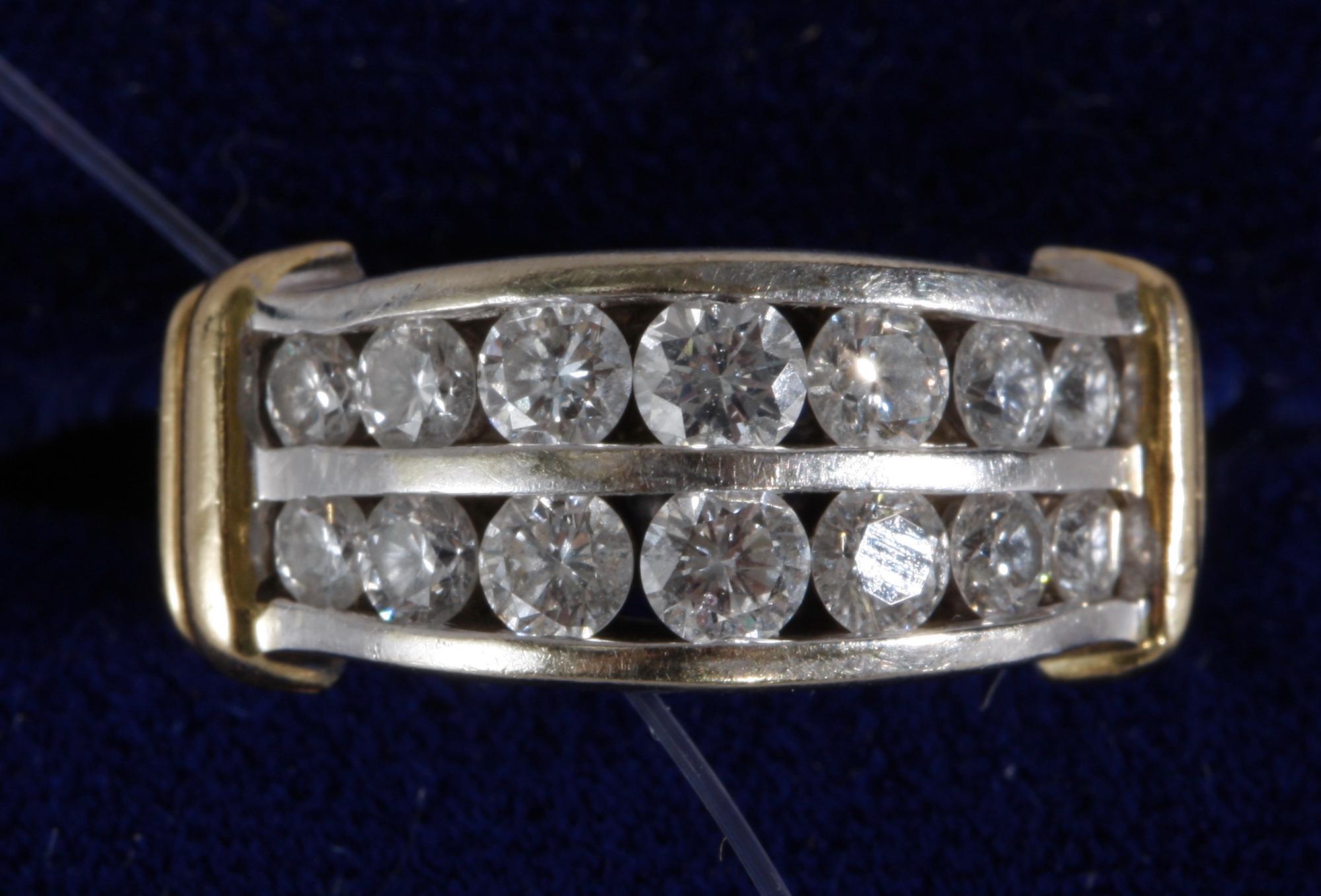 RING, 14k guld med briljantslipade diamanter.