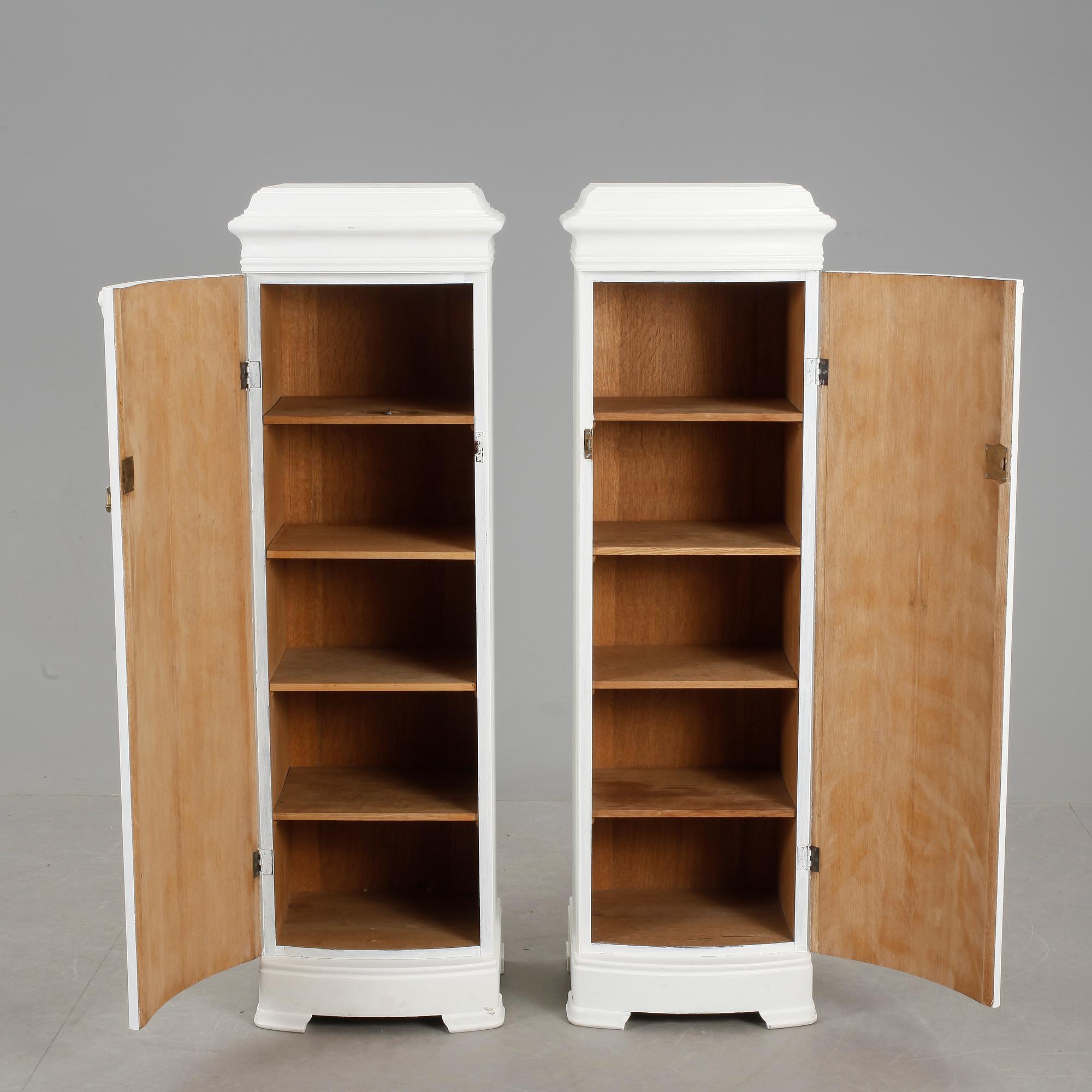 KOLONNER, ett par, omkring 1900.