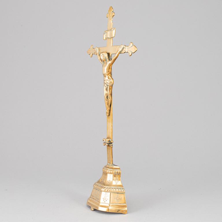 A bronze crucifix,17th/18th century.