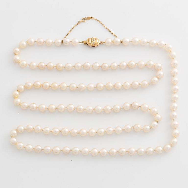 Collier odlade pärlor lås 14K guld med diamanter.