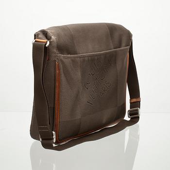 VÄSKA, "Geant Messenger Bag", Louis vuitton.