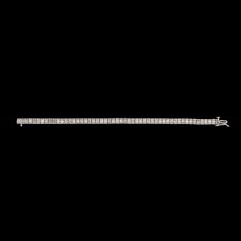 A brilliant cut diamond bracelet, total carat weight circa 2.60 cts.
