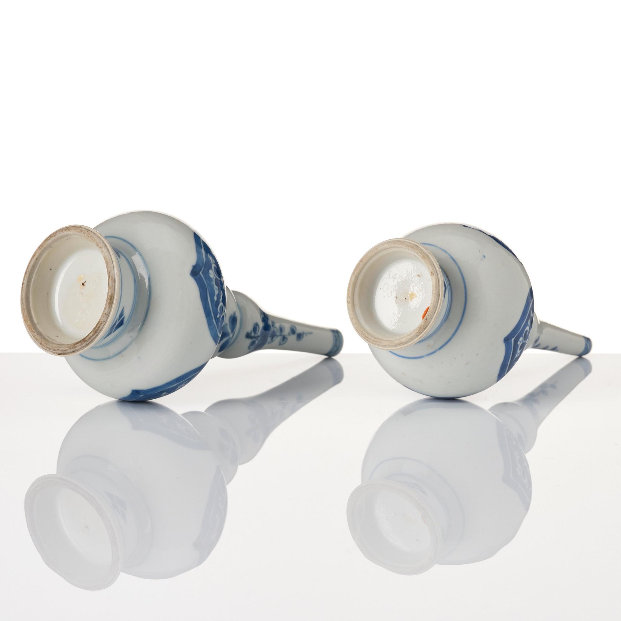 Two blue and white rose water sprinklers/vases, Qing dynasty, Kangxi (1662-1722).