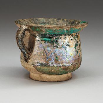 KRUKA, lergods. Turkos glasyr med svart dekor. Höjd 12 cm. Persien 1200-1300-tal.