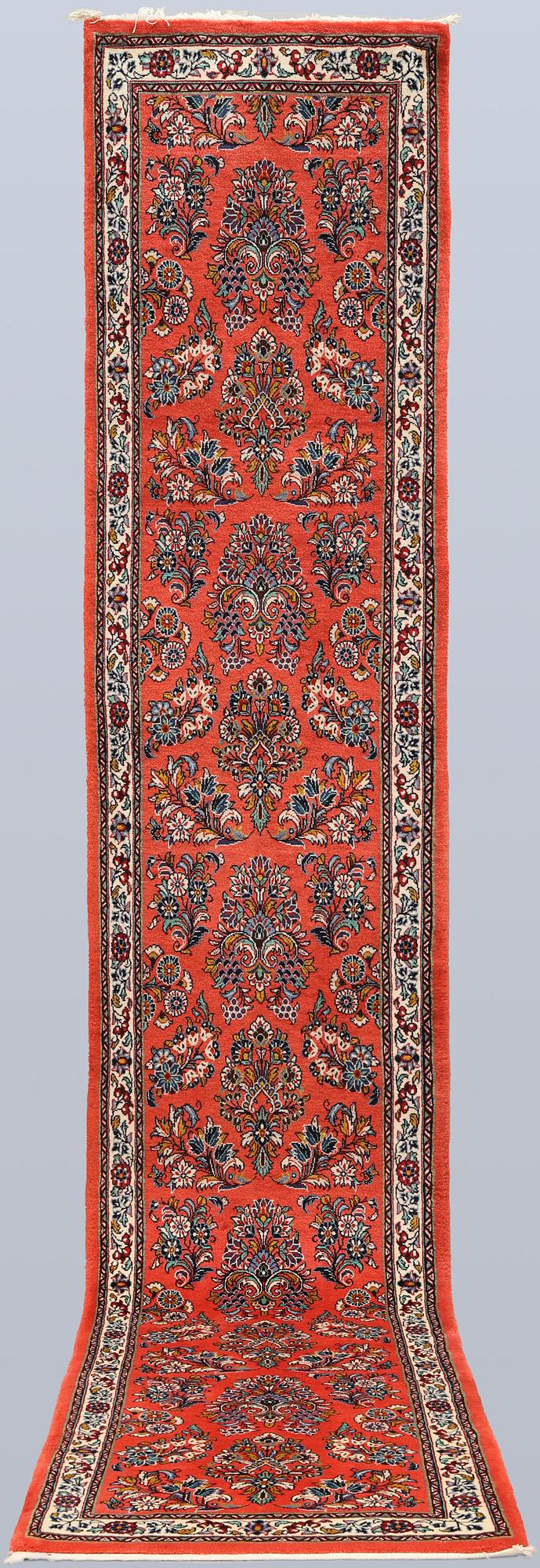 A Sarouk runner, approx. 440 x 81 cm.