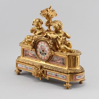 BORDSPENDYL, Louis XVI-stil, sent 1800-tal.