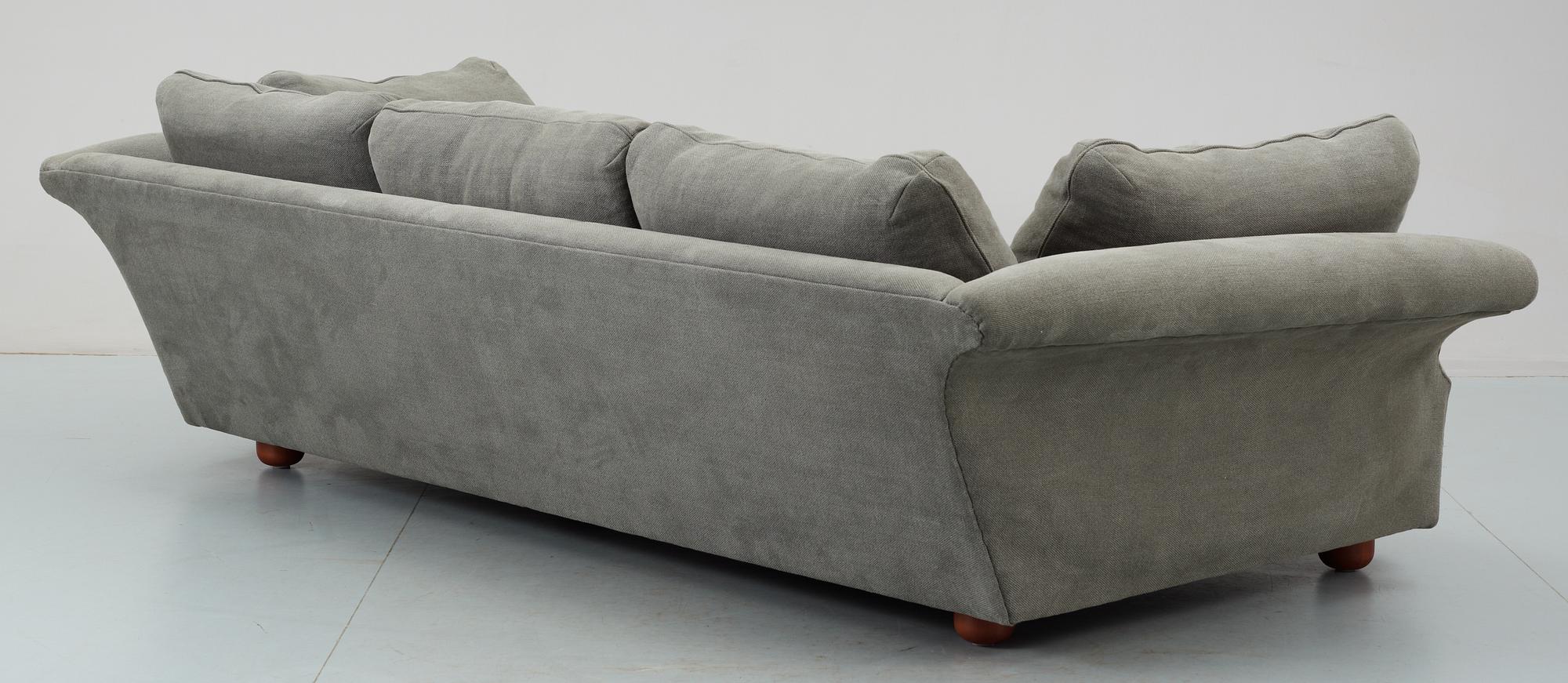 A Josef Frank 'Liljevalch' sofa by Svenskt Tenn.
