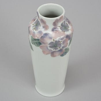 MELA ANDERBERG, porcelaine vase, first half of the 20th century.