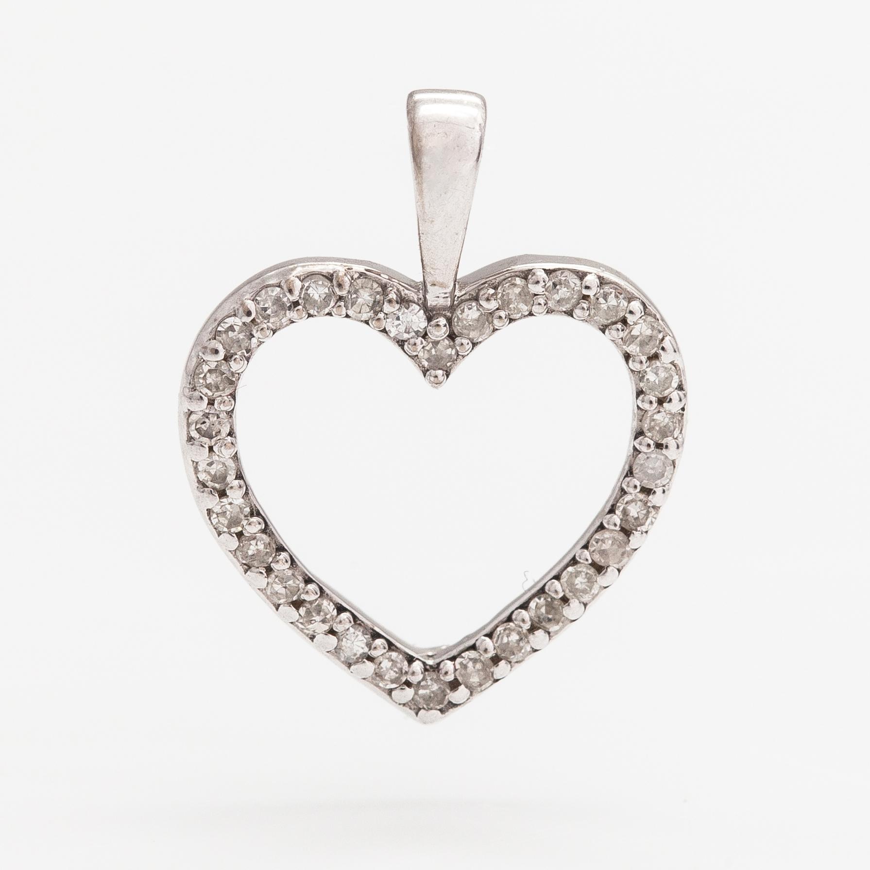 Riipus, 14K valkokultaa, timantteja n. 0.15 ct yht. Kultajousi, Helsinki.