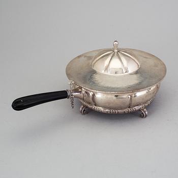 A matched pair of Swedish 20th century silver dishes and cover, mark of K Andersson, Stockholm 1917-1918.