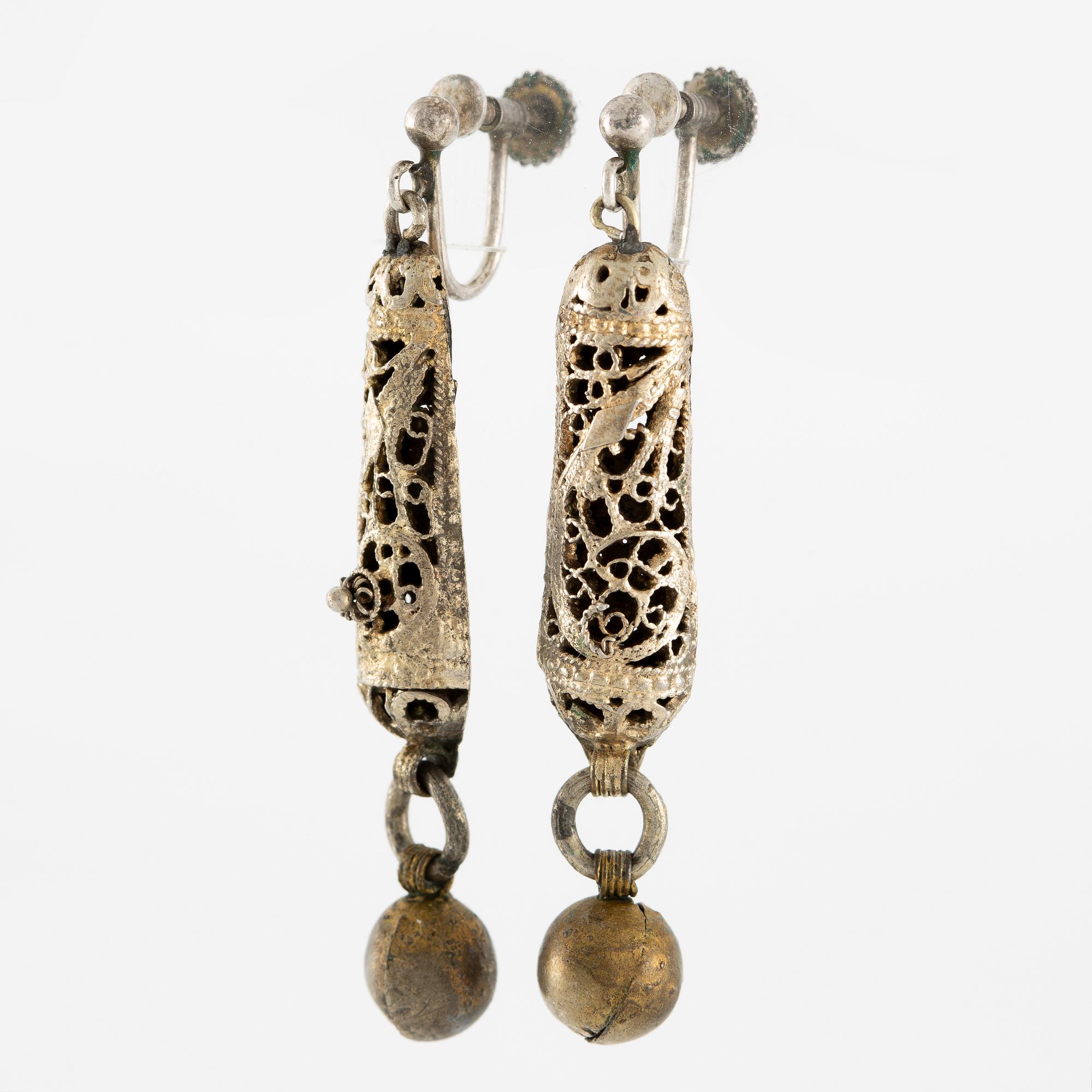 Necklace, along with two pairs of earrings, filigree work, brass-coloured metal.