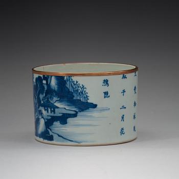 A blue and white brush pot, Qing dynasty, 18th century.