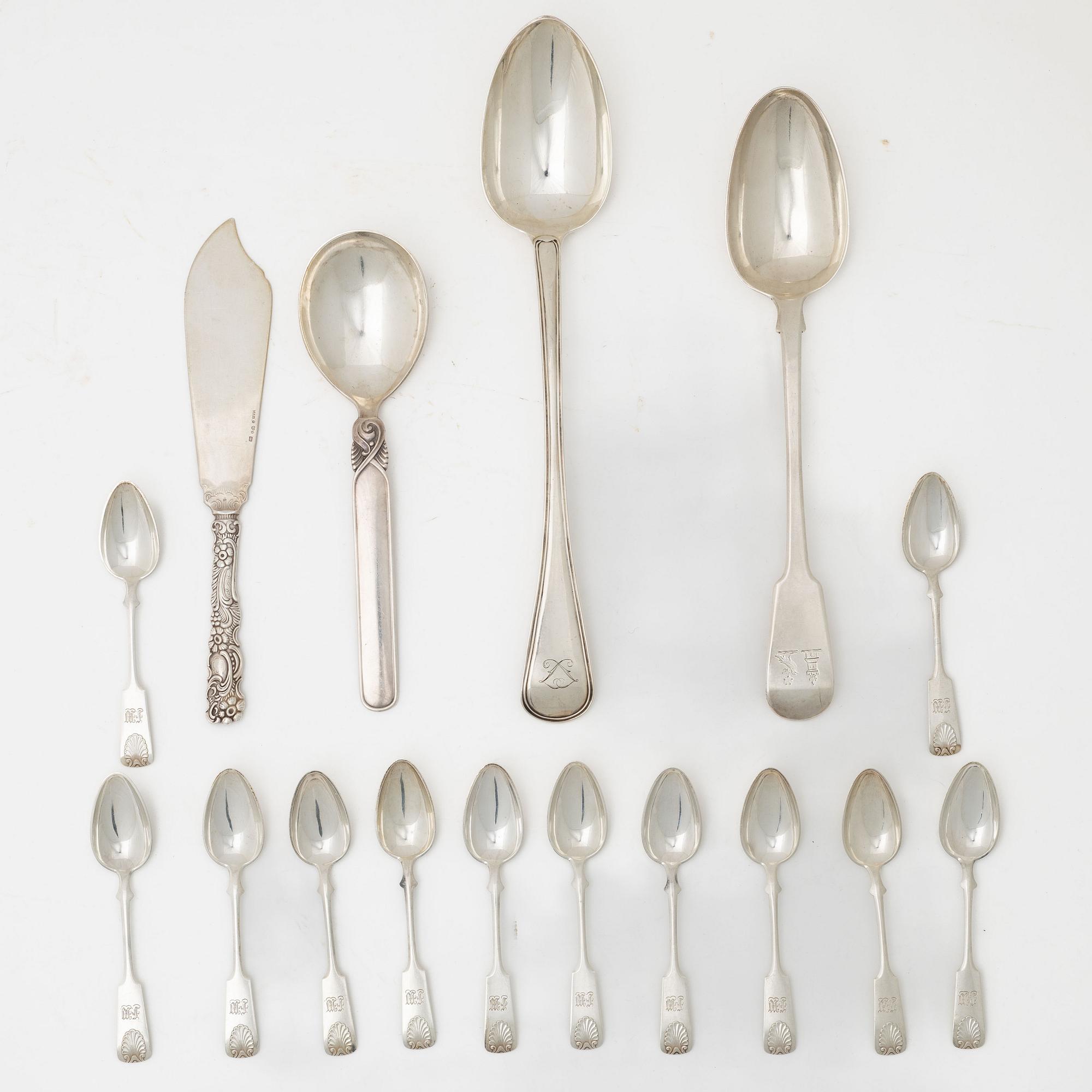 Bestickservisdelar, 16 st, bl.a. Charles Lias, London, England 1844.