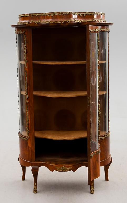 VITRINSKÅP, Louis XIV-stil, 1800-/1900-tal.