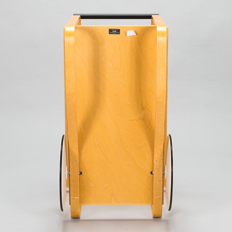 Alvar Aalto, a Special Edition Tea trolley 901 Honey 2021.