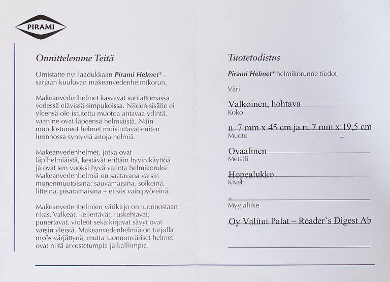 A pearl collier and bracelet with cultured pearls and silver clasps. Pirami.