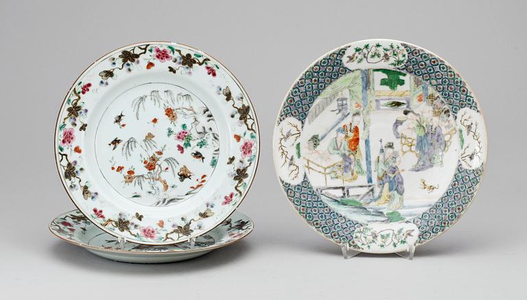 TALLRIKAR, ett par + 1, porslin, Kina, 1700-tal respektive 1900-tal.