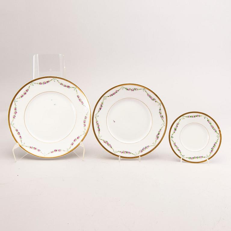 A Royal Copenhagen porcelain 55 pcs dinner service model 478 mid 1900s.