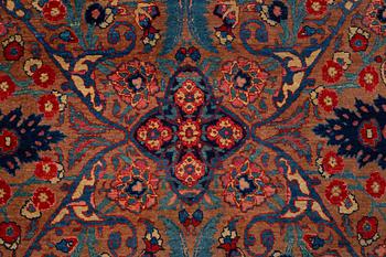 Matto, a semi-antique Yazd probably, ca 409-420 x 325,5-333,5 cm.