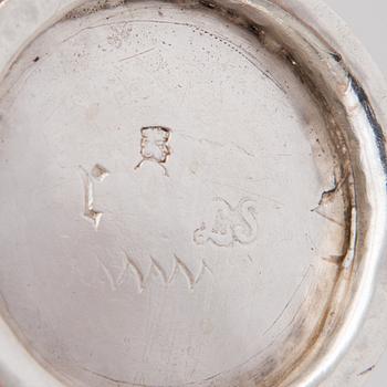 PIKAREITA, 2 kpl, hopeaa, Anders Östberg, Kokkola 1800-luvun alku ja Lars Stabaeus, Tukholma 1754. Yhteispaino 79 g.