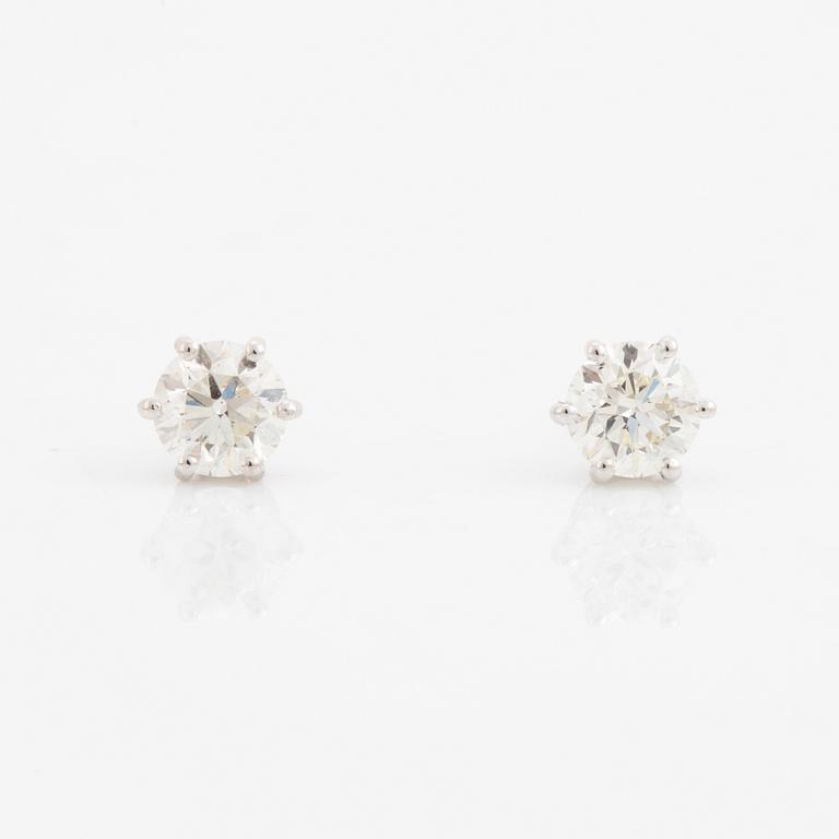 Brilliant cut diamond stud earrings, with GIA dossier.