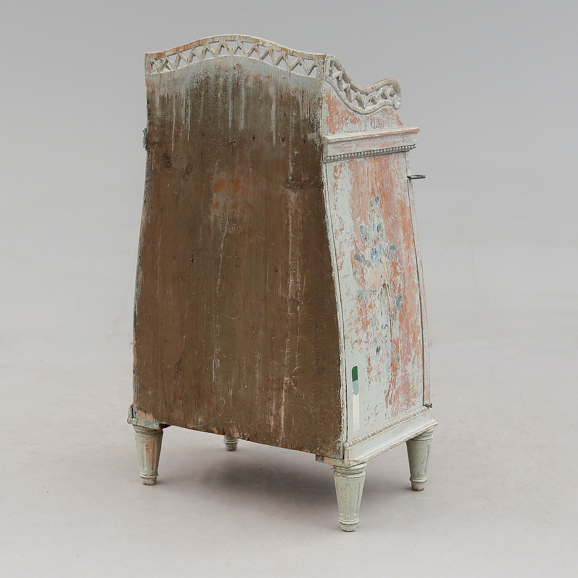 POTTSKÅP, gustavianskt, 1700-talets andra hälft.