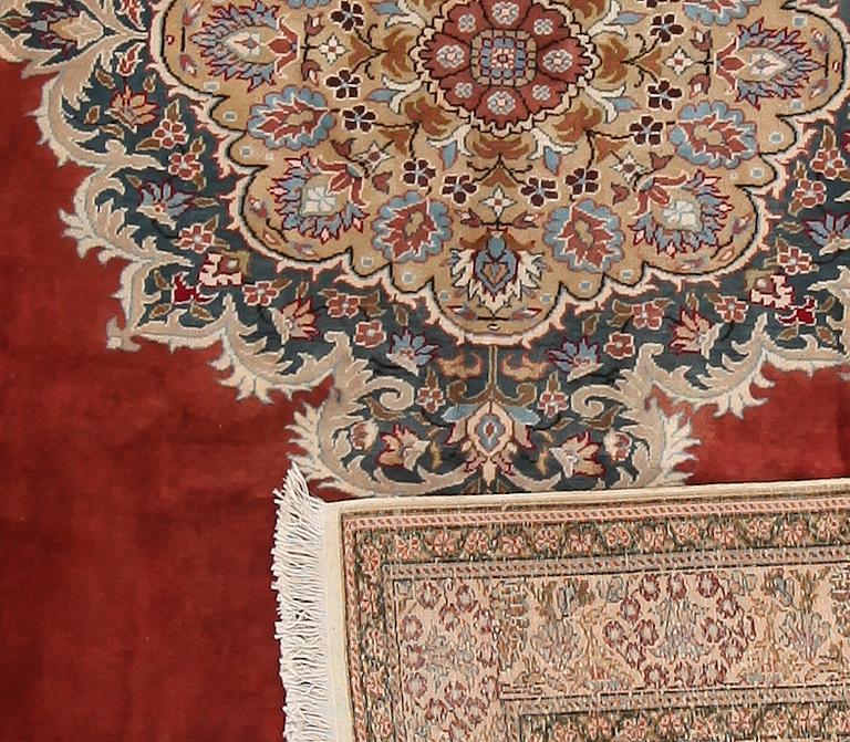MATTA, turkisk. Ca 340 x 205 cm.