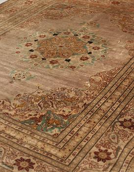 ANTIQUE SILK TABRIZ. 158,5 x 119,5 cm.