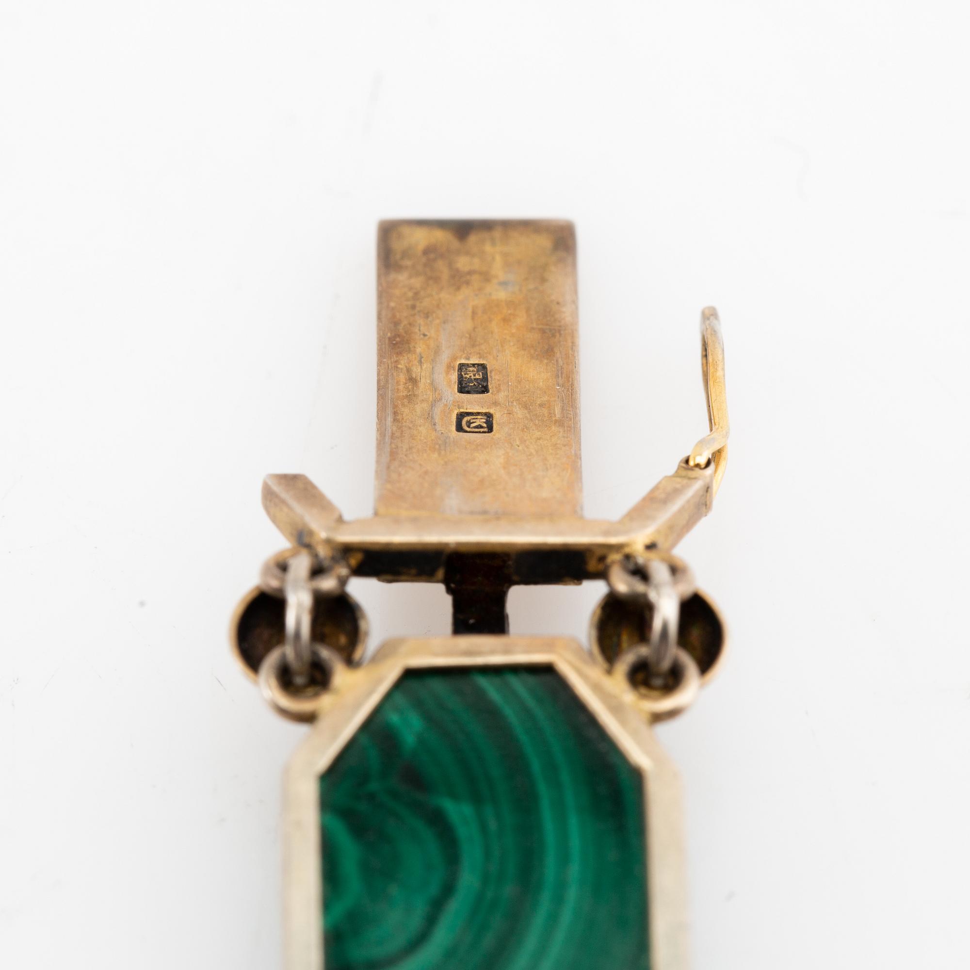 Halsband, ring och armband med slipade malakiter, Kina 1900-talets första hälft.