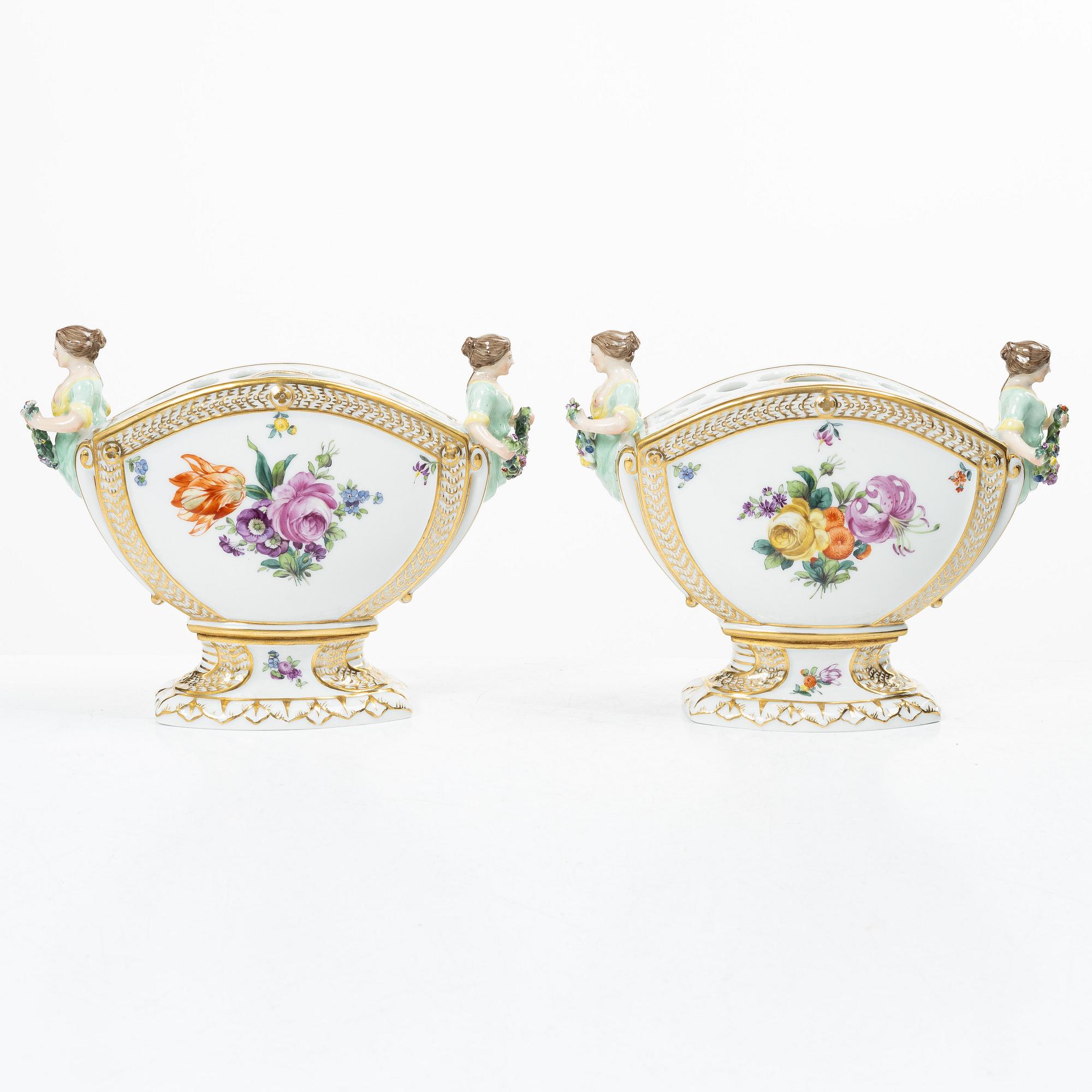 Royal Copenhagen, tulpanvaser, ett par, "Sachsisk Blomst", 1800-talets andra hälft. Danmark.