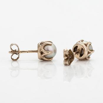 A pearl collier and earrings, 18K white gold, sterling silver and cultuted pearls.