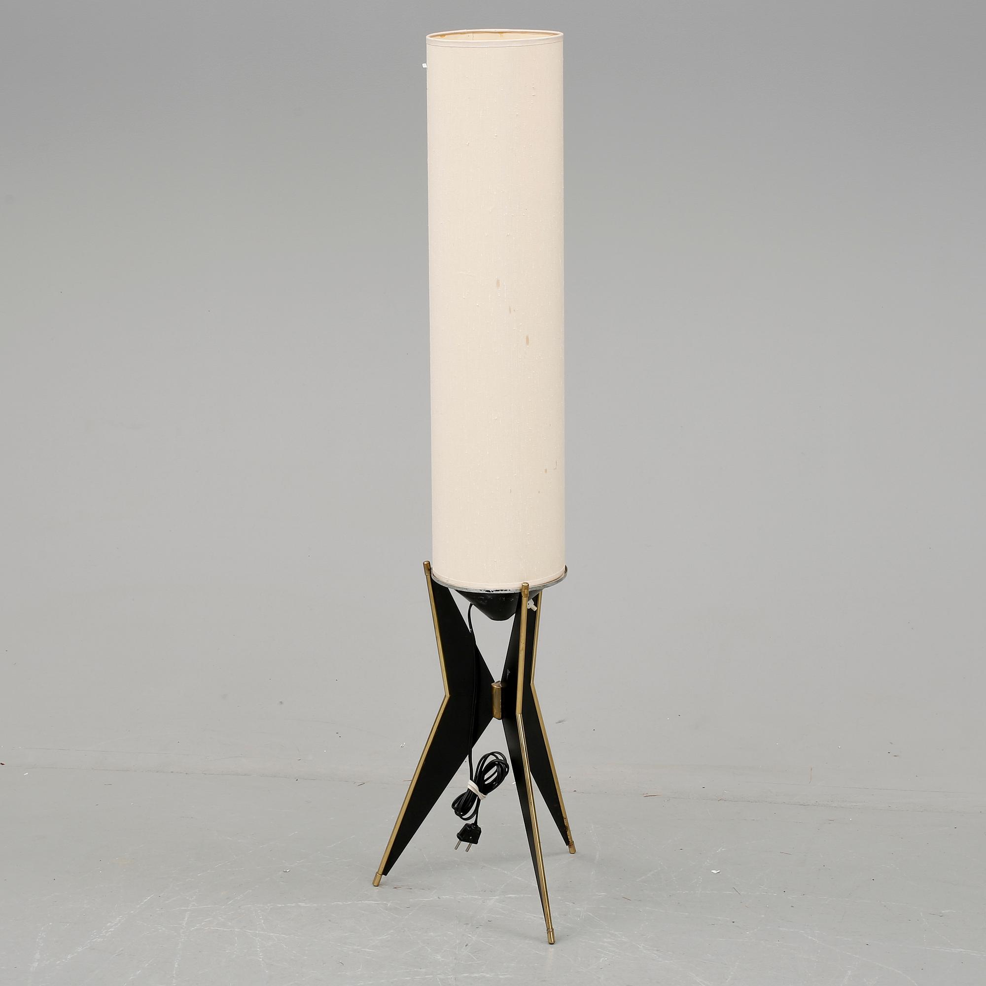GOLVLAMPA, 1900-talets mitt.