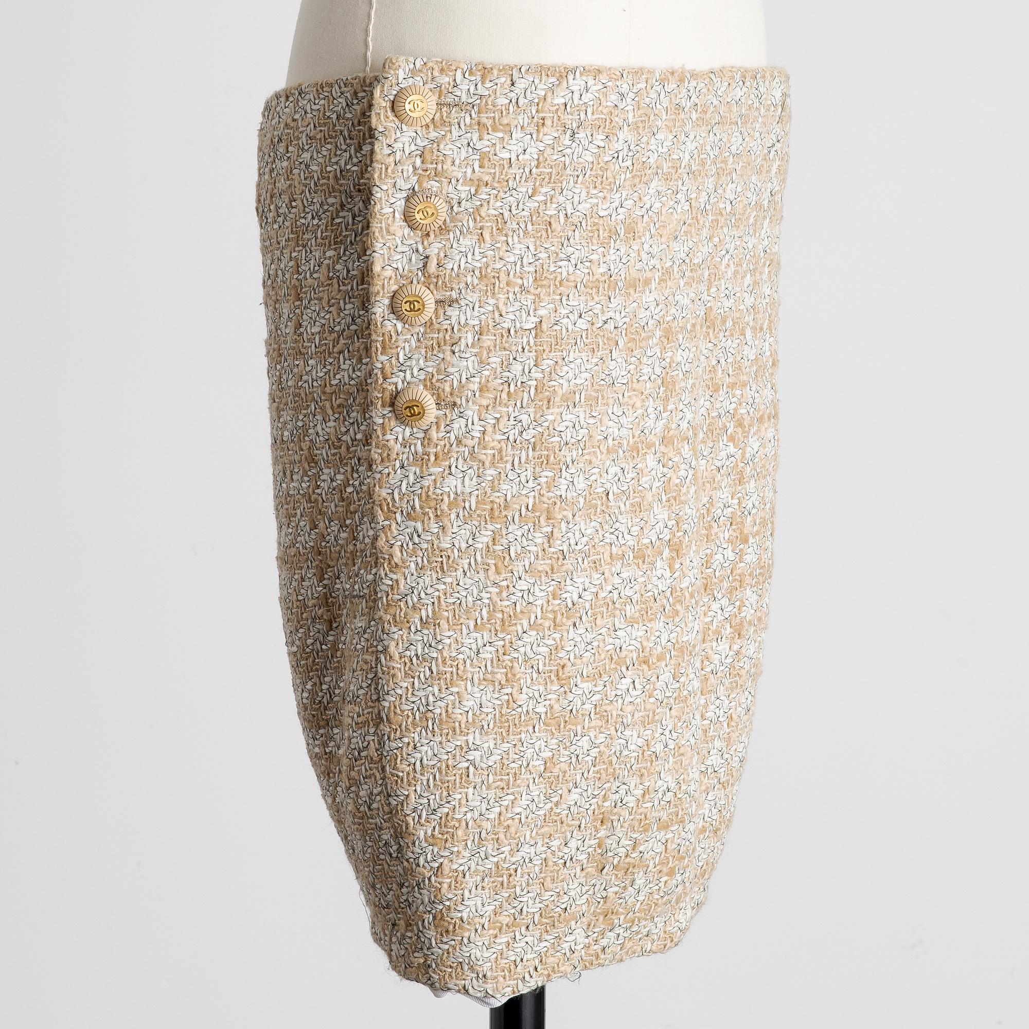 Chanel, suit, two-piece, vintage. Size Fr 36.