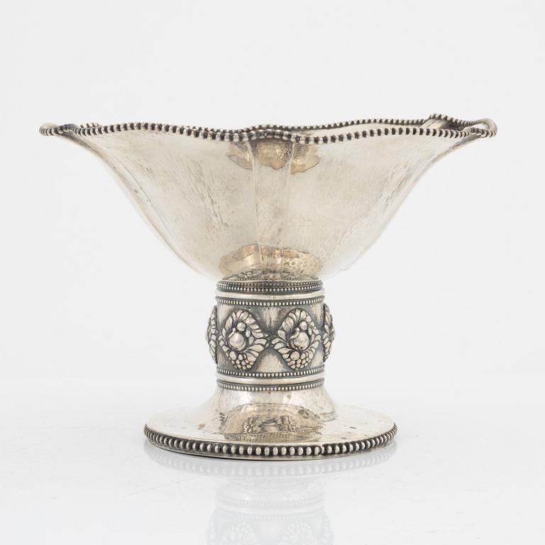 Skål på fot, silver, JE Bohlin, Jönköping, 1920.