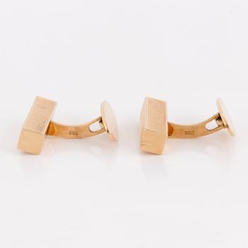 A PAIR OF CUFFLINKS.